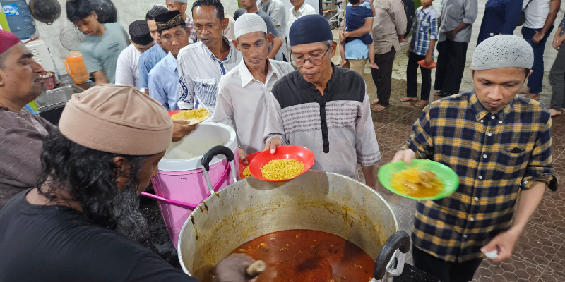 Tradisi Berbagi di Masjid Gaudiyah Kota Medan, 400 Porsi Nasi Briyani Khas India Dibagikan setiap Minggu