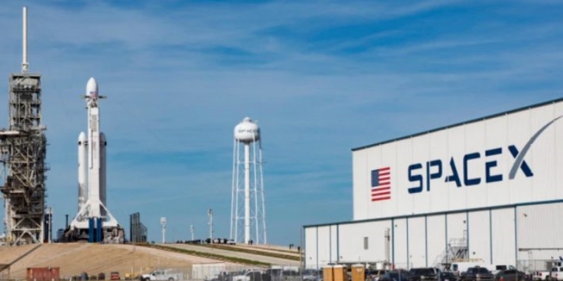 SpaceX Bangun Ratusan Satelit Mata-mata untuk Intelijen AS