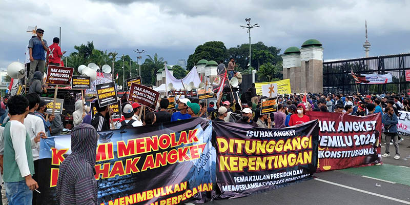 Ratusan Massa Corong Rakyat Geruduk DPR Tolak Wacana Angket Pemilu
