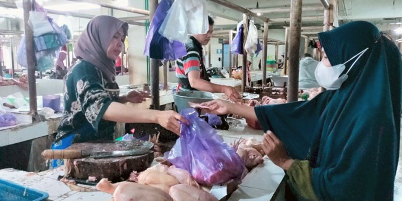 Awal Ramadan di Batang Disambut Kenaikan Tajam Harga Ayam Potong