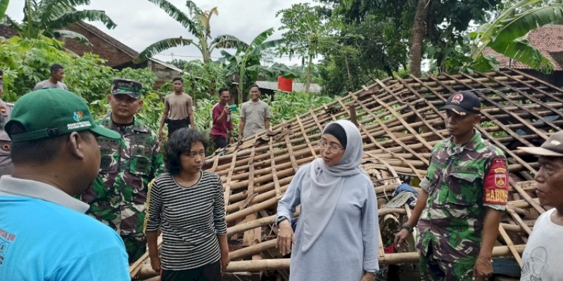 Pj Bupati Batang Pastikan Korban Banjir dan Puting Beliung Tertangani