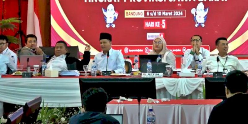 KPU Jabar Tunda Rapat Pleno Rekapitulasi Suara