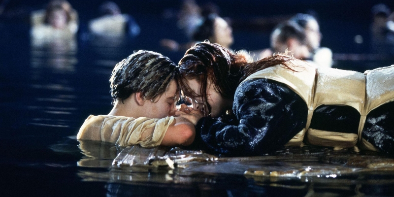 Kate Winslet dan Leonardo DiCaprio dalam adegan ikonik di film Titanic/Net