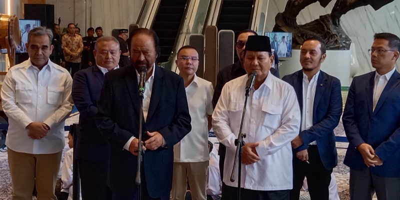 Surya Paloh Tak Bisa Benturkan Prabowo dan Jokowi