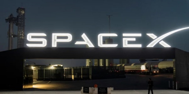 SpaceX Bantu AS Bangun Ratusan Satelit Mata-mata