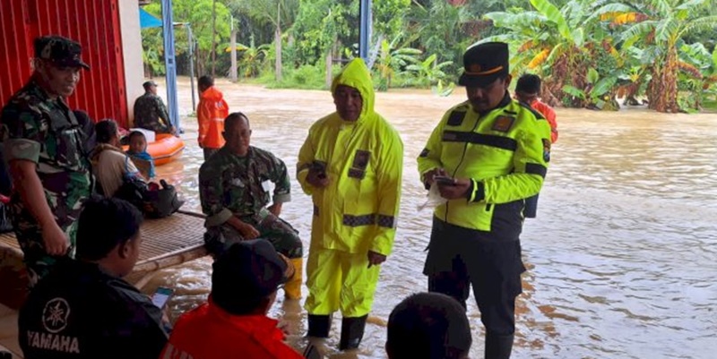Banjir Melanda 3 Kabupaten Berimbas Jalan Utama Lumpuh di Madura