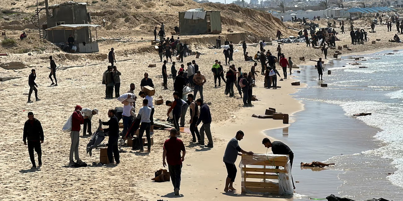12 Warga Gaza Tewas Tenggelam Saat Meraih Bantuan Udara di Pantai