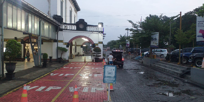 Banjir Berangsur Surut, Perjalanan KA di Stasiun Semarang Tawang Perlahan Normal