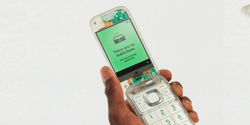 Gandeng HMD, Heineken Rilis Ponsel Lipat Transparan Boring Phone
