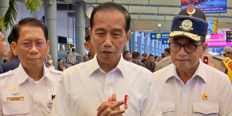 Jokowi Puji Pengaturan Arus Mudik Lebaran di Stasiun Pasar Senen