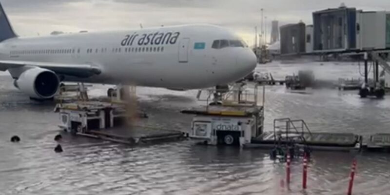 Bandara Internasional Dubai Kacau Setelah Dilanda Banjir Bandang