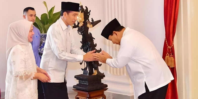 Kompak Berbusana Putih, Prabowo Sambangi Jokowi di Hari Kedua Lebaran