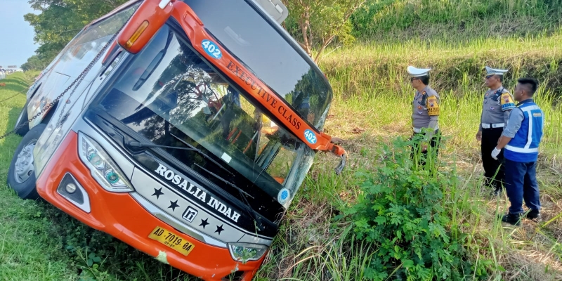 Bus Rosalia Indah Nyungsep di Batang, 7 Penumpang Tewas
