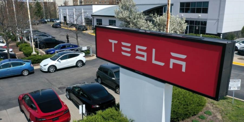 Bantah Isu Batal Bikin Mobil Murah, Tesla Siap Luncurkan Robotaxi Agustus 2024