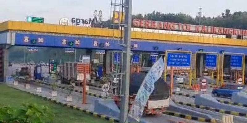 Mulai Padat, Polisi Siapkan <i>One Way</i> Tol Kalikangkung Menuju Jakarta