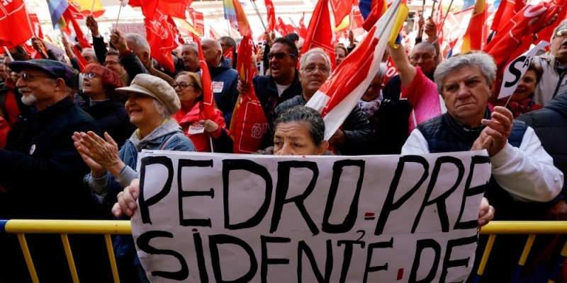 Ribuan Warga Minta Pedro Sanchez Tetap Jadi PM Spanyol