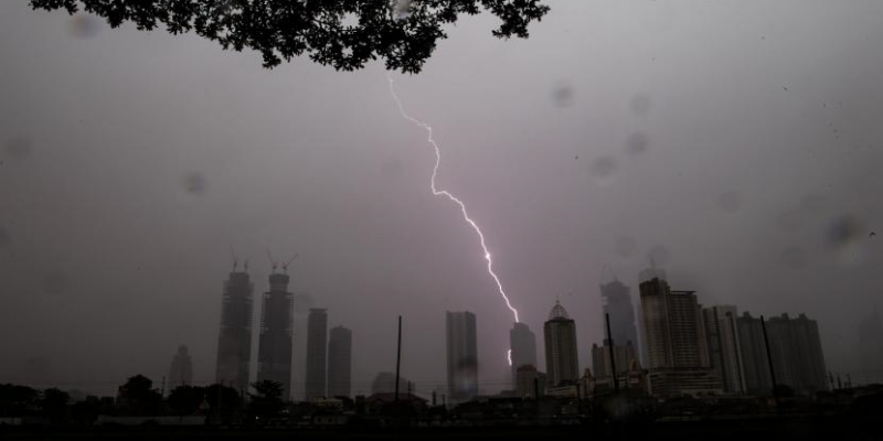 Lebaran Kedua, Jakarta Diguyur Hujan pada Siang-Malam Hari