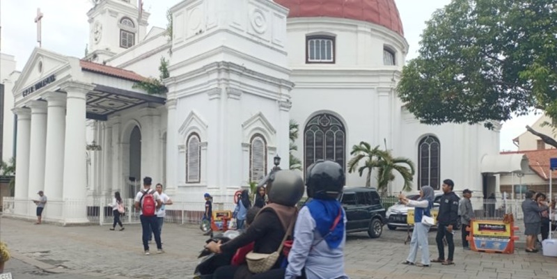 Fotografer di Kota Lama Semarang Ketiban Berkah Libur Lebaran