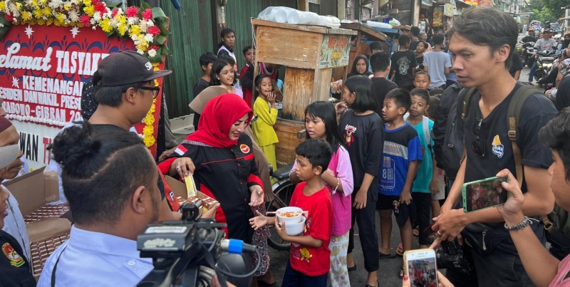 Tim 7 Jokowi Sedekah 1.000 Susu dan Makan Gratis