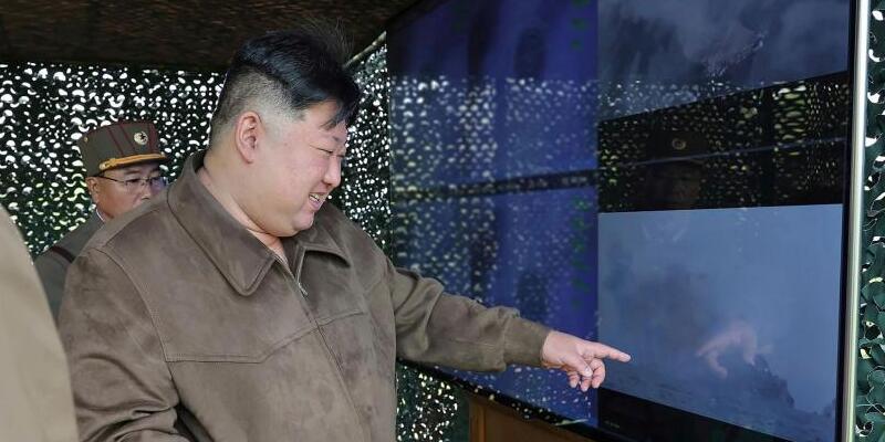 Kim Jong Un Pantau Simulasi Serangan Nuklir Korea Utara