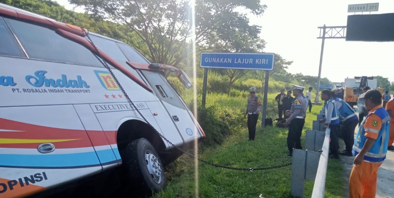 Kecelakaan Maut di Tol Batang Diduga Akibat Sopir Bus Rosalia Indah <i>Microsleep</i>