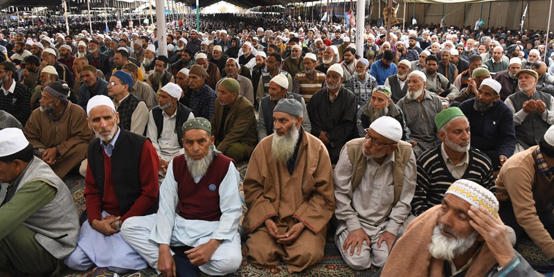 Jumat ul Vida, Umat Muslim Padati Dargah Hazratbal
