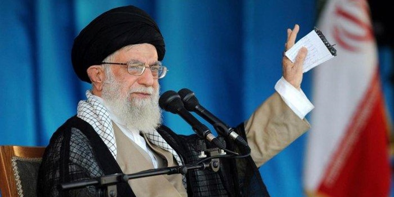 Ali Khamenei Cari Orang Terpercaya Pengganti Raisi