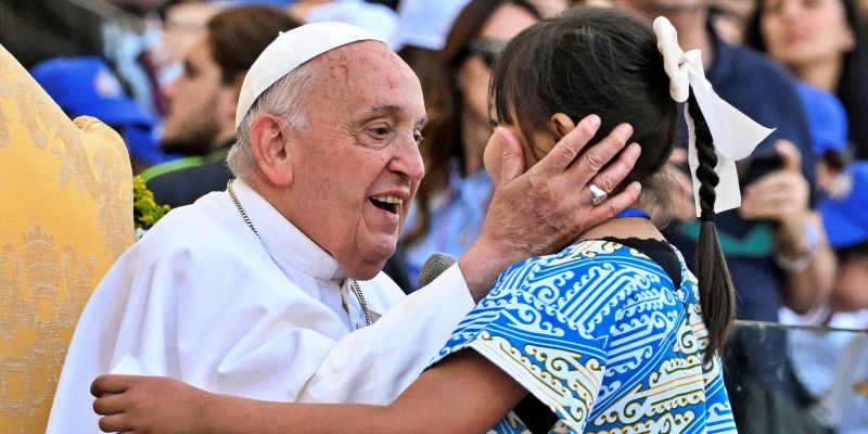 Paus Fransiskus Serukan Perdamaian di World Children’s Day di Roma