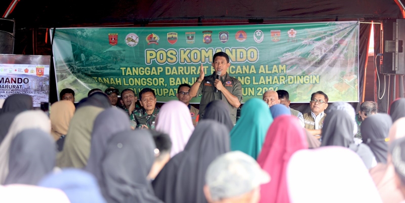 Jokowi Tak Bisa Kunjungi Lokasi Bencana Sumbar