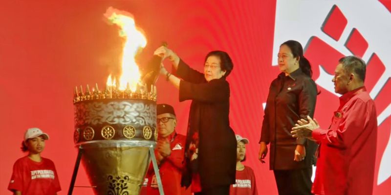 Buka Rakernas V PDIP, Megawati Terima Obor Api Perjuangan Mrapen