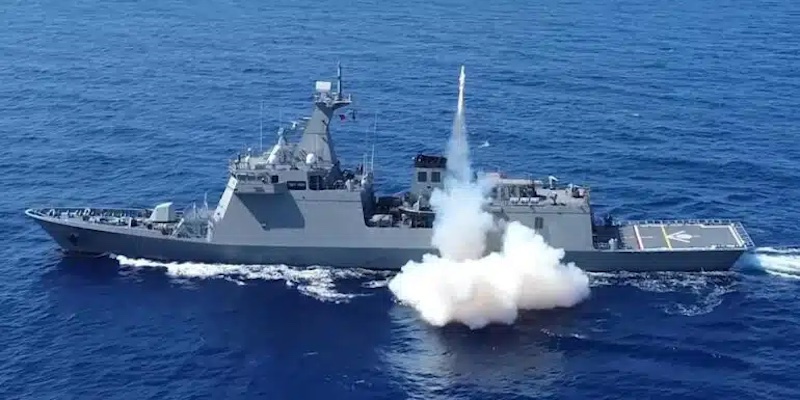 Latihan Perang di Laut Filipina Barat Tenggelamkan Kapal Buatan China