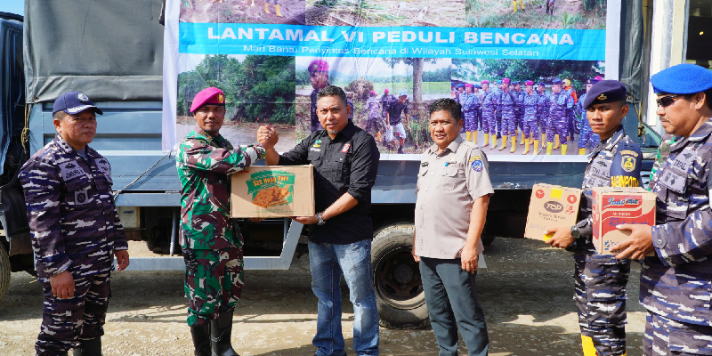 Lantamal VI Kirim Bantuan Kemanusiaan Untuk Korban Banjir dan Longsor di Luwu