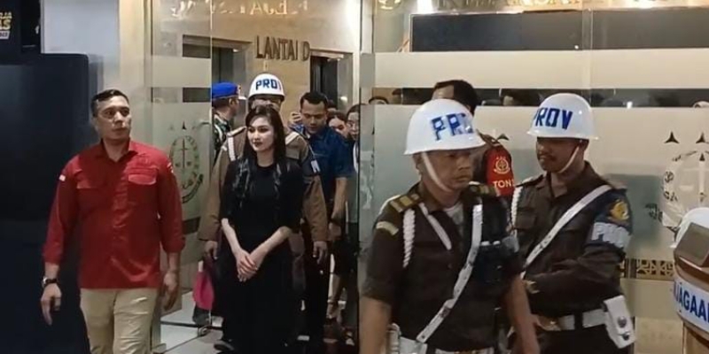 Sandra Dewi Ngibrit Tanpa Bicara Setelah Diperiksa 10 Jam