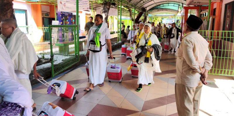7 Jemaah Embarkasi Surabaya Tertunda Berangkat ke Tanah Suci