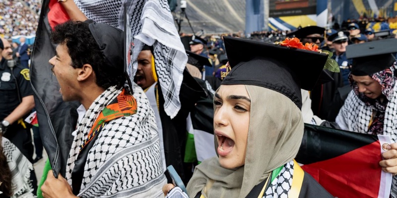 Demonstran Pro-Palestina Lakukan Protes di Acara Wisuda Universitas Michigan