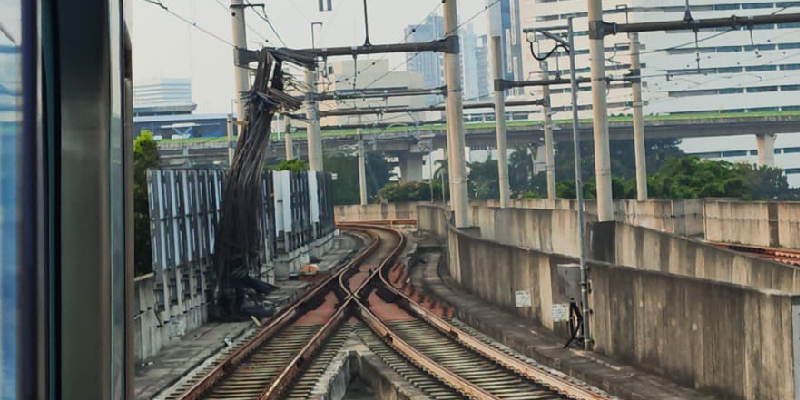 Crane Jatuh di Tengah Rel MRT, PT Hutama Karya Minta Maaf ke Publik