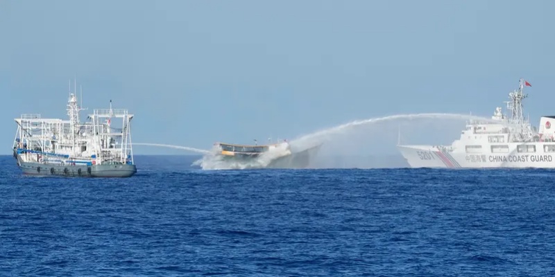 Filipina Tak Terima Kapalnya Ditembaki Meriam Air China