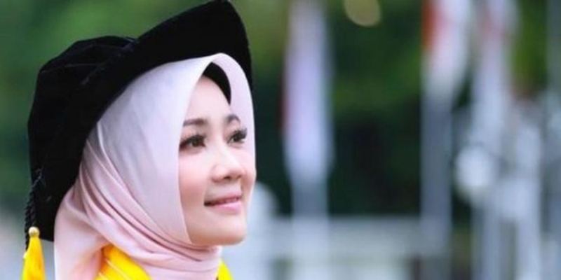 Istri Ridwan Kamil Peringkat Pertama Versi IPO