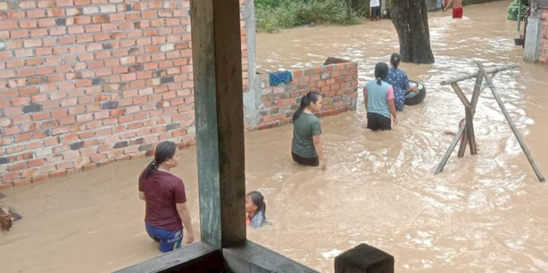 Warga Keluhkan Lambannya Bantuan Bagi Korban Banjir di Muara Enim