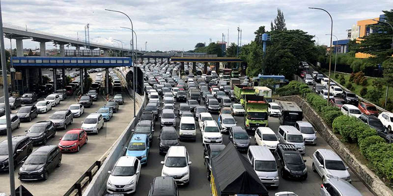 Antisipasi Lonjakan Kendaraan, Jasa Marga dan Polri Rekayasa Lalin di Tol Japek