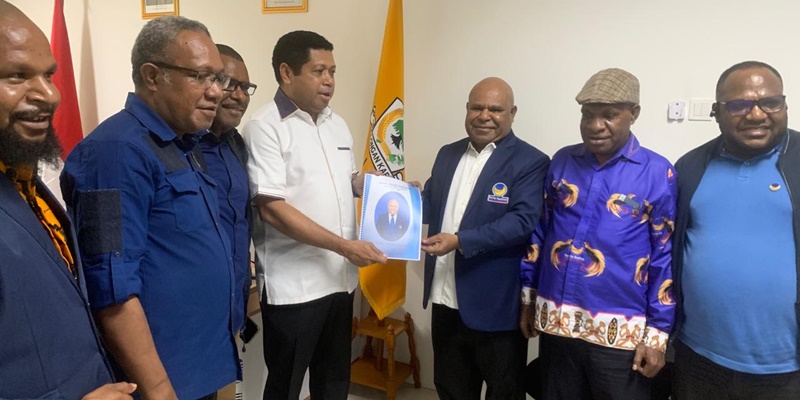 Natalis Tabuni Daftar Calon Gubernur Papua Tengah Lewat Golkar