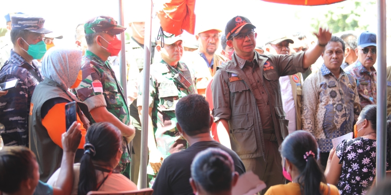 Tinjau Pengungsi Gunung Ibu