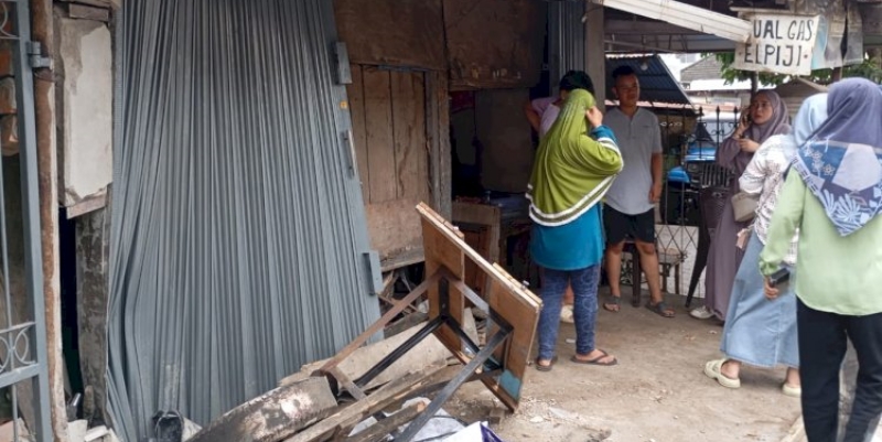 Toyota Kijang Seruduk Warung Pempek Gara-gara Sopir Ngantuk