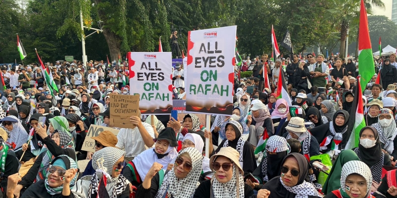 Ribuan Demonstran All Eyes on Rafah Lantunkan Lagu Atuna Tufuli dan Sholawat