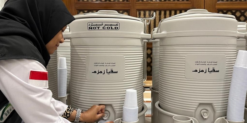 Jemaah Haji Dilarang Bawa Air Zamzam di Koper Bagasi