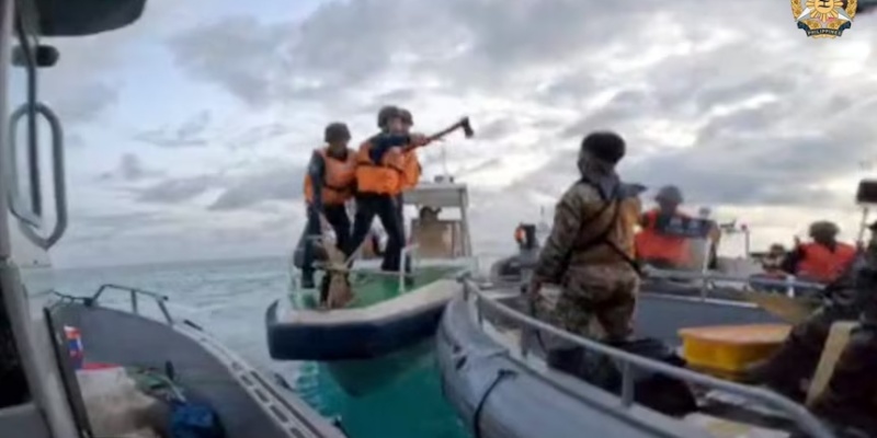 Bawa Kapak dan Pisau, Pasukan China Serang Kapal Angkatan Laut Filipina
