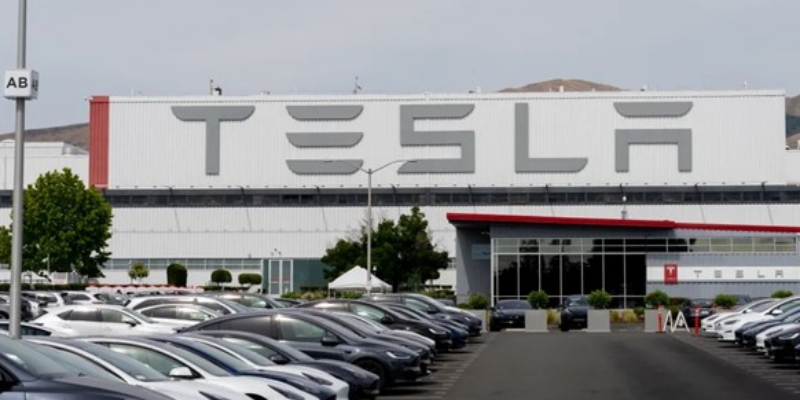 Masalah Sabuk Pengaman, Tesla Tarik Kembali 125.227 Kendaraan