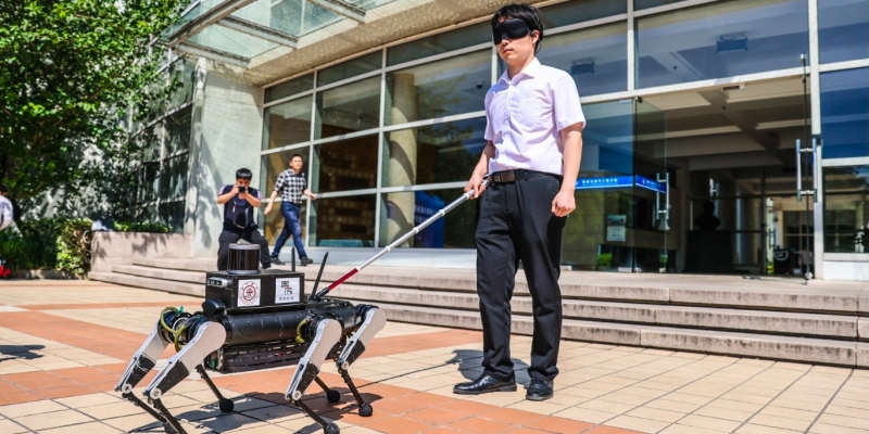 Ilmuwan China Ciptakan Robot Canggih Pendamping Tunanetra