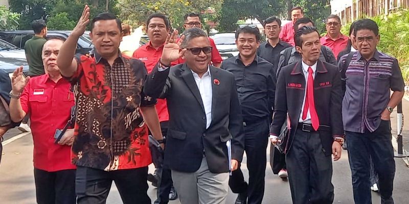 Bawa Berkas, Sekjen PDIP Penuhi Panggilan Polda Metro Jaya