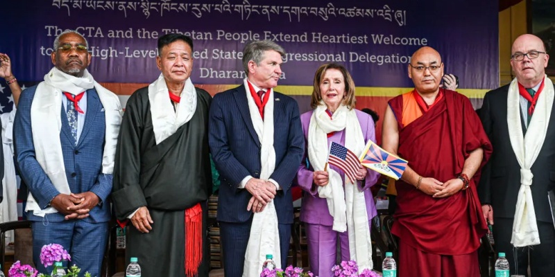 Nancy Pelosi Kecam Upaya China Hapus Budaya Tibet